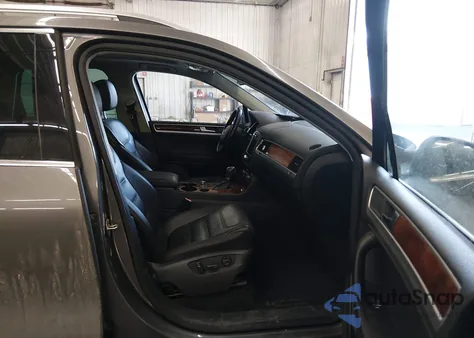 2013 Volkswagen Touareg Vr6 Lux z USA, uszkodzony, nr VIN WVGEF9BP5DD003845